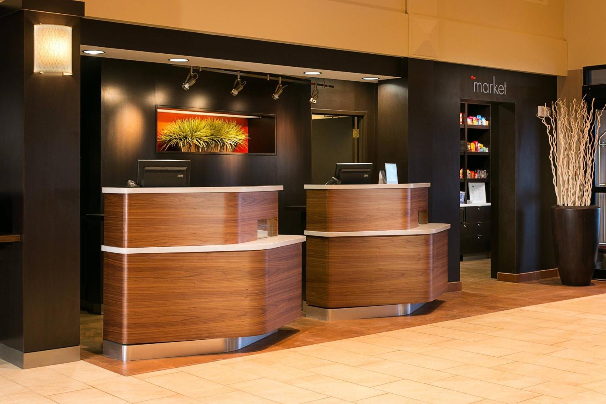 堪萨斯城东/蓝泉城万怡酒店 外观 照片